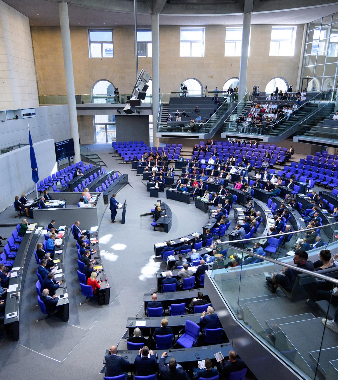 Die Abgeordneten nehmen an der 26. Plenarsitzung der 21. Legislaturperiode im Deutschen Bundestag teil, aufgenommen am 23.09.2025