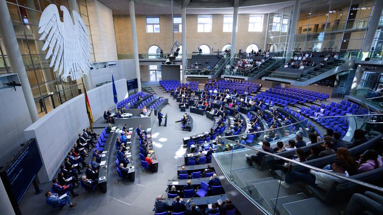 Die Abgeordneten nehmen an der 26. Plenarsitzung der 21. Legislaturperiode im Deutschen Bundestag teil, aufgenommen am 23.09.2025
