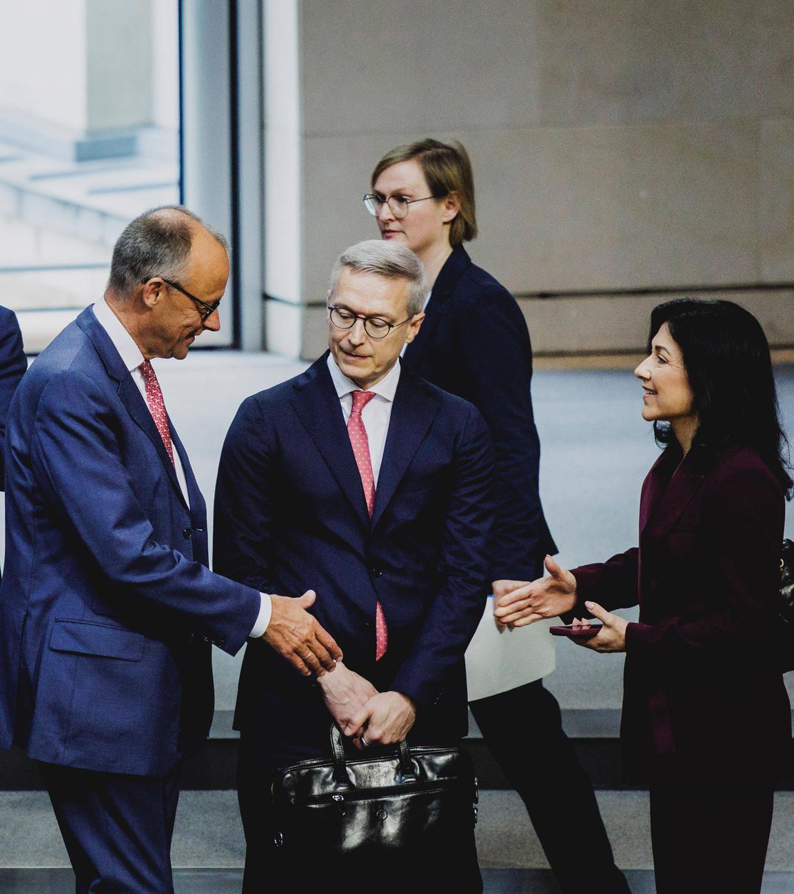 Jens Spahn, Vorsitzender der CDU/CSU-Fraktion im Deutschen Bundestag, Philipp Amthor, Parlamentarischer Staatssekretaer im Bundesministerium fuer Digitalisierung und Staatsmodernisierung, Friedrich Merz CDU, Bundeskanzler, Karsten Wildberger, Bundesminister fuer Digitalisierung und Staatsmodernisierung, und Katherina Reiche CDU, Bundesministerin fuer Wirtschaft und Energie, aufgenommen im Rahmen der Haushaltsdebatte im Deutschen Bundestag in Berlin