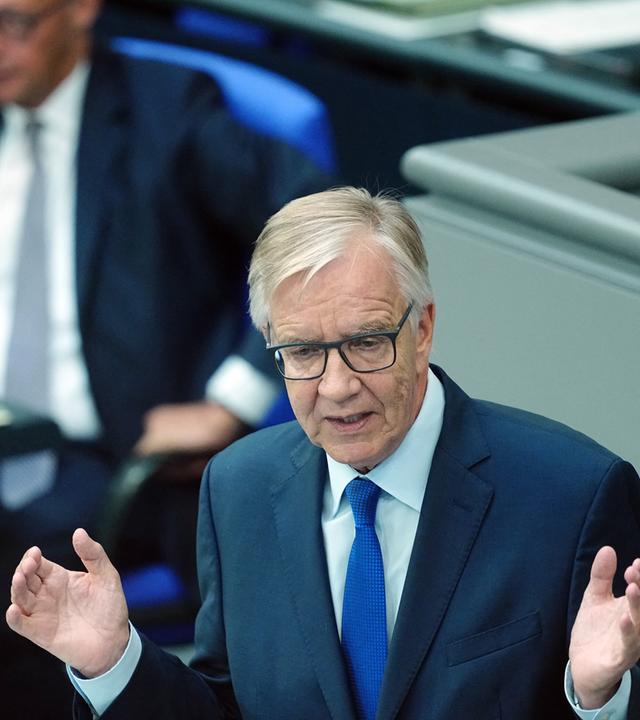 Berlin: Dietmar Bartsch (Die Linke) spricht bei der Sitzung des Bundestags zu Beginn der Haushaltswoche.