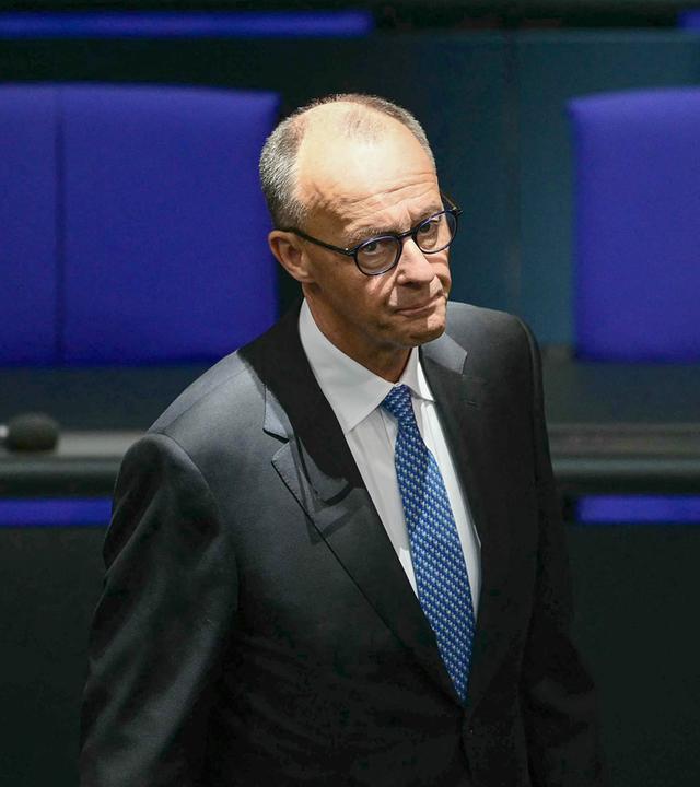 Friedrich Merz reagiert, nachdem er im ersten Wahlgang des Bundestags in Berlin am Dienstag, den 6. Mai 2025, nicht zum neuen Bundeskanzler gewählt wurde, aufgenommen am 06.05.2025