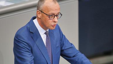 Berlin, Deutschland, 09.07.2026: Deutscher Bundestag: 89. Bundestagssitzung: Bundeskanzler Friedrich Merz (CDU) bei Abgabe einer Regierungserklaerung.