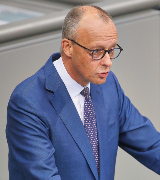 Berlin, Deutschland, 09.07.2026: Deutscher Bundestag: 89. Bundestagssitzung: Bundeskanzler Friedrich Merz (CDU) bei Abgabe einer Regierungserklaerung.