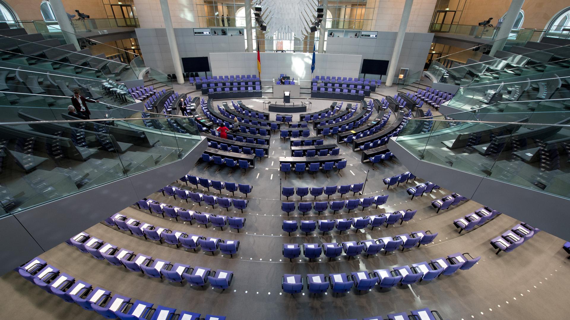 Der fast menschenleere Plenarsaal des Bundestags, Archivbild