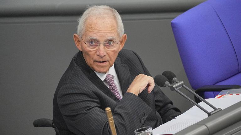 Alterspräsident Wolfgang Schäuble spricht bei der konstituierenden Sitzung des neuen Bundestags