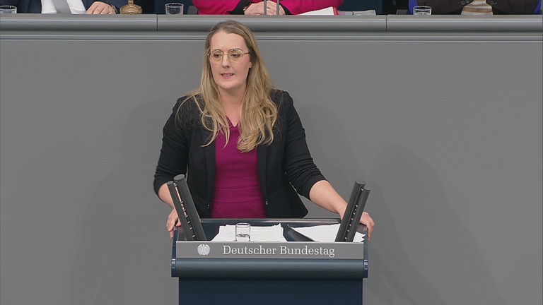 Katharina Dröge hält eine Rede im Bundestag.
