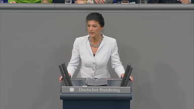 Sahra Wagenknecht hält eine Rede im Bundestag.
