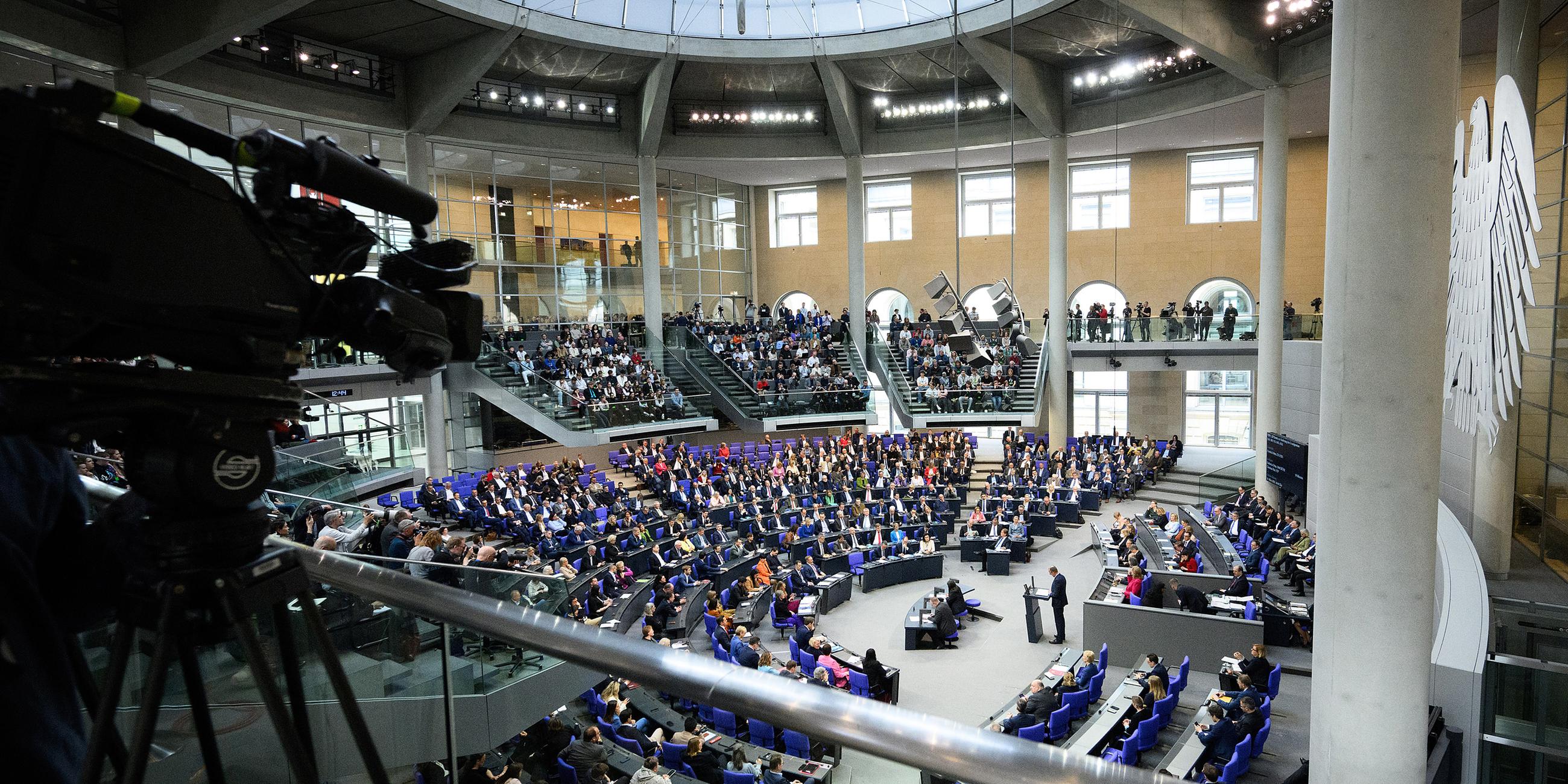 Friedrich Merz, Vorsitzender der CDU/CSU-Bundestagsfraktion, spricht im Deutschen Bundestag