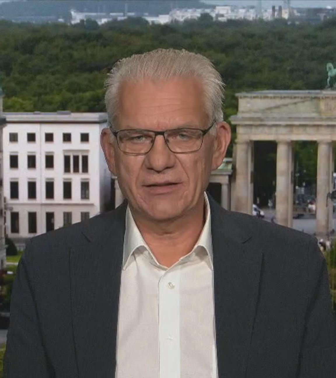 ZDF-Korrespondent Karl Hinterleitner berichtet aus Berlin über die Abstimmung des Kabinetts zu einer neuen Wehrpflicht.