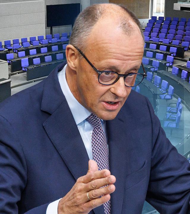 Bundeskanzler Friedrich Merz rechts im Bild an einem Podium. Als Hintergrund ein Bild des leeren Bundestages eingefügt.