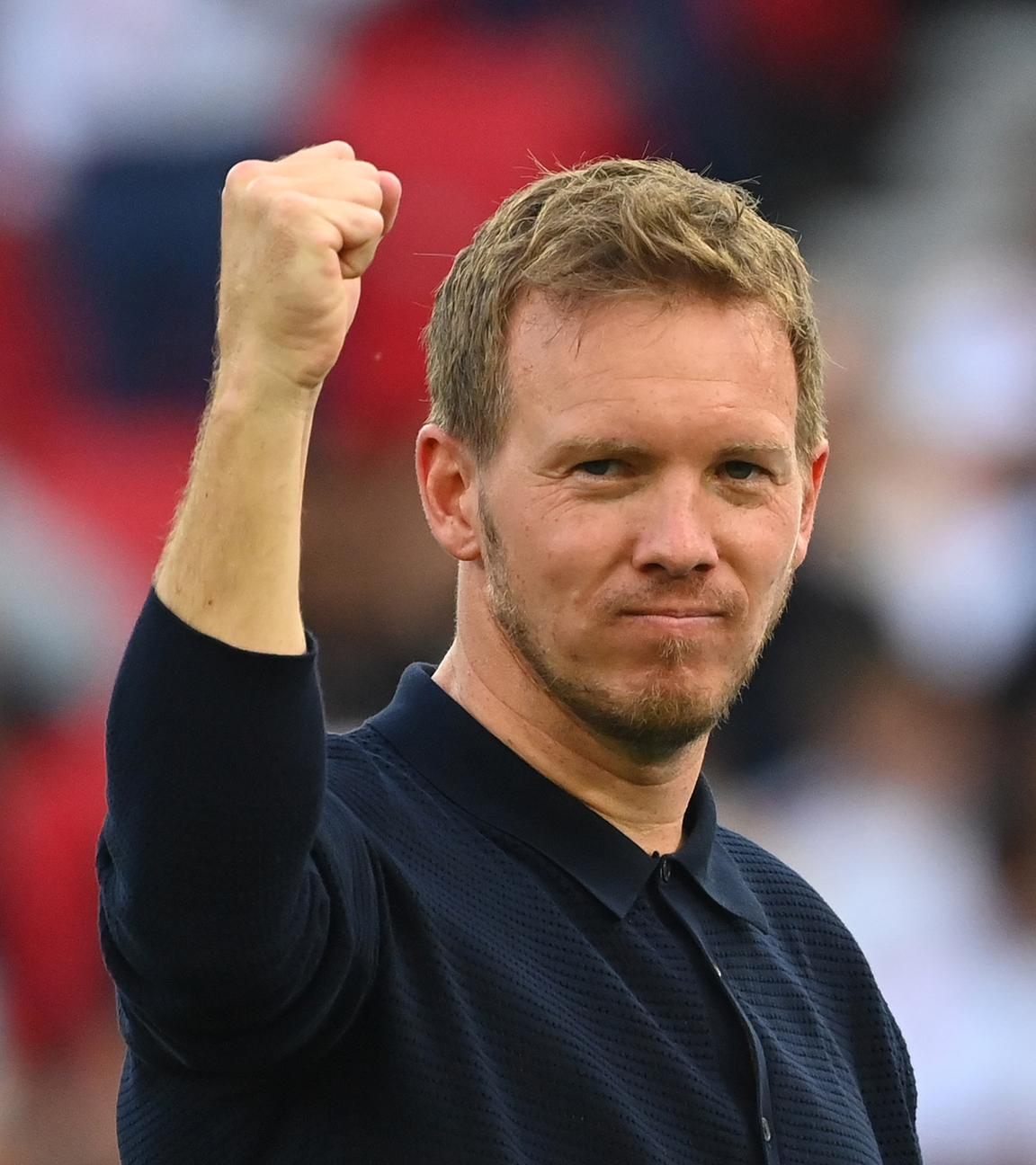 Bundestrainer Julian Nagelsmann ballt die Faust.