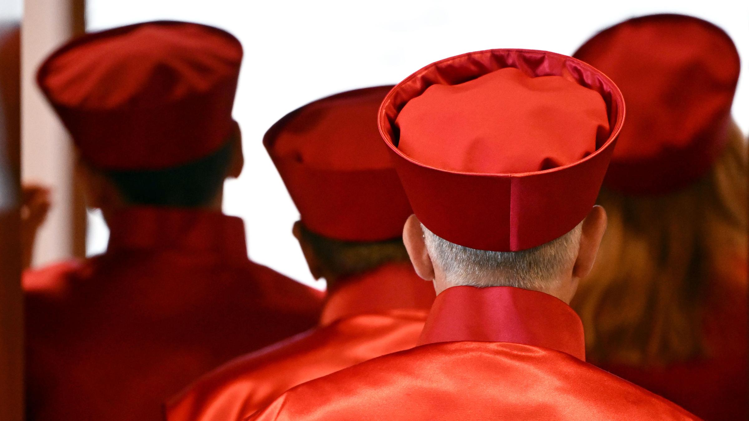 Symbolbild: : Die Richterinnen und Richter des Zweiten Senat beim Bundesverfassungsgericht verlassen den Sitzungssaal nach der Urteilsverkündung über die Wahlrechtsreform der Ampel-Koalition.