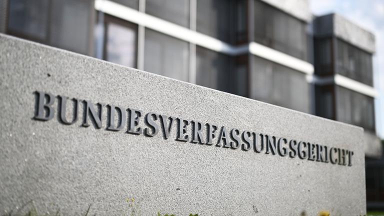 15.07.2025, Baden-Württemberg, Karlsruhe: Außenaufnahme vom Bundesverfassungsgericht.