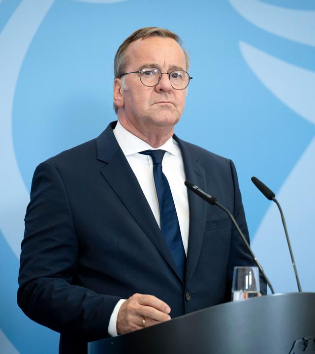Bundesverteidigungsminister Boris Pistorius bei einer Pressekonferenz.