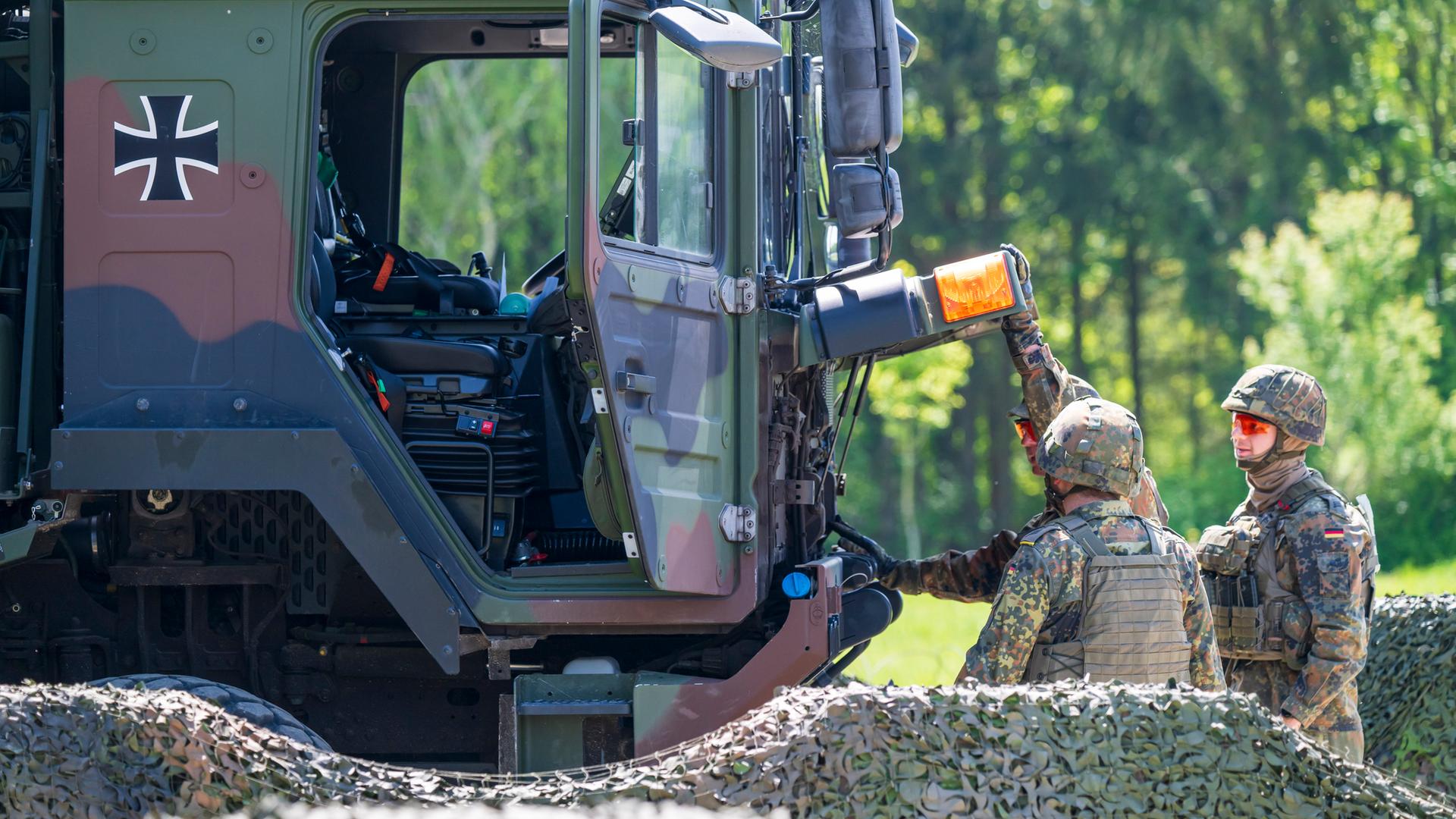  Kräfte des Heimatschutzregiment 1, nehmen an der Heimatschutzübung "National Guardian 2024" im Teil der Bundeswehrübungsreihe "Quadriga"· teil. 