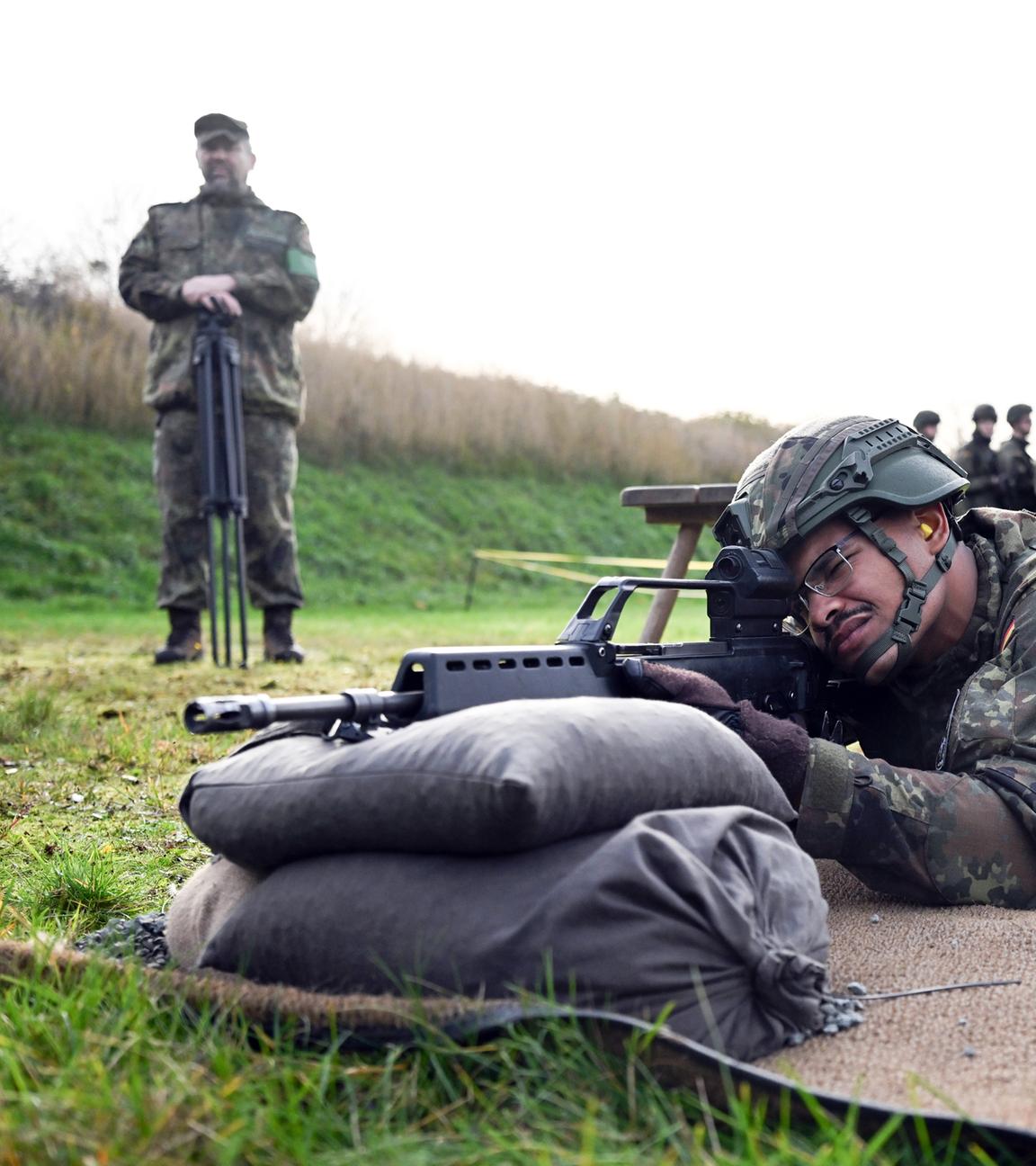 Symbolbild: Rekruten bei der Gefechtsausbildung bei der Bundeswehr