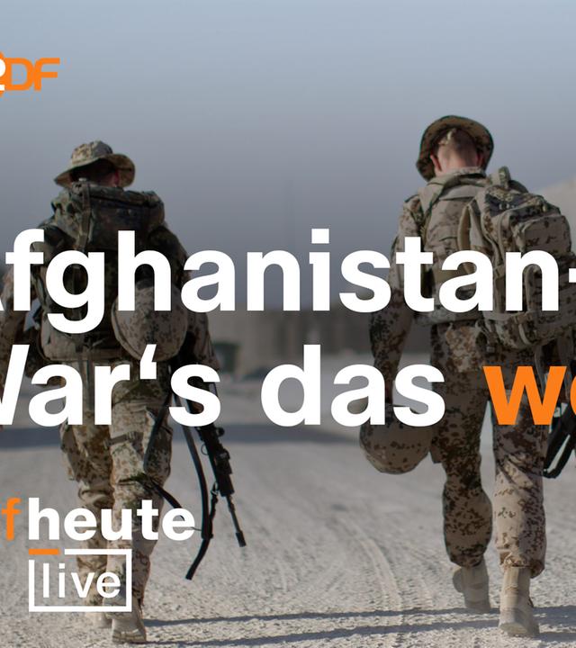 Zwei bewaffnete Soldaten in Dienstkleidung und Ausrüstung laufen durchs Feldlager in Kundus un Afghanistan. ZDF-Logo oben links, ZDFheute live Logo unten links. Schriftzug "Afghanistan-Einsatz: War's das wert?"