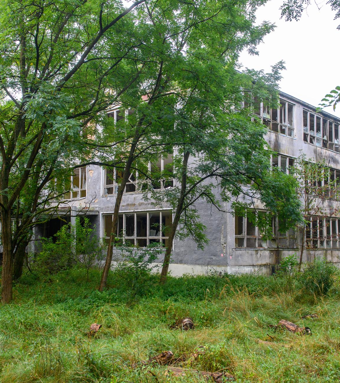 Sachsen-Anhalt, Gardelegen: Das ehemalige Offizierskasino einer verlassenen Kaserne der sowjetischen Armee auf dem Truppenübungsplatz des Gefechtsübungszentrums (GÜZ) des Heeres.