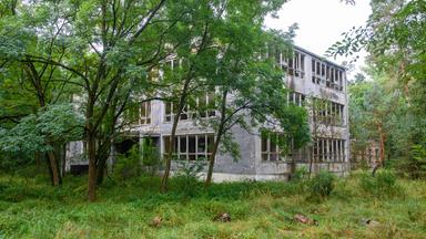 Sachsen-Anhalt, Gardelegen: Das ehemalige Offizierskasino einer verlassenen Kaserne der sowjetischen Armee auf dem Truppenübungsplatz des Gefechtsübungszentrums (GÜZ) des Heeres.