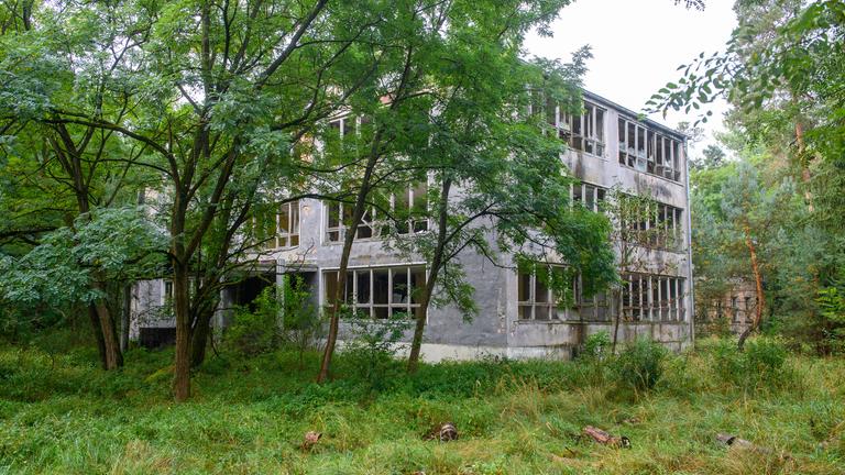 Sachsen-Anhalt, Gardelegen: Das ehemalige Offizierskasino einer verlassenen Kaserne der sowjetischen Armee auf dem Truppenübungsplatz des Gefechtsübungszentrums (GÜZ) des Heeres.