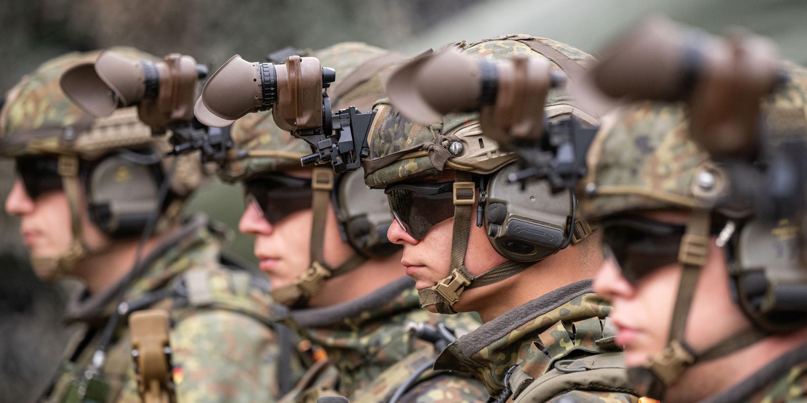 Soldaten der Bundeswehr in einer Kaserne in Munster. 
