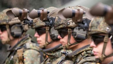 Soldaten der Bundeswehr in einer Kaserne in Munster. 