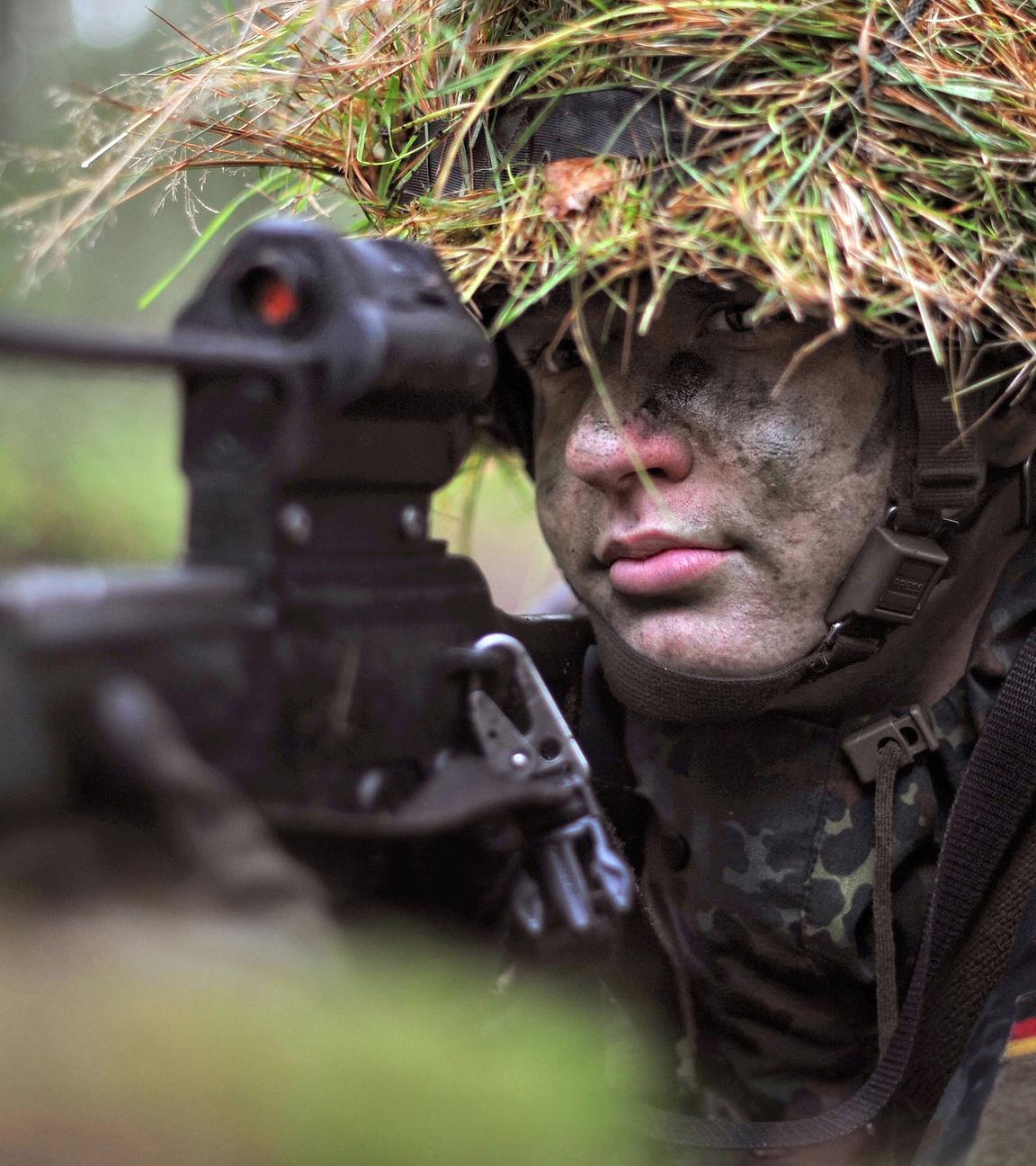 Bundeswehrsoldat bei Grundausbildung