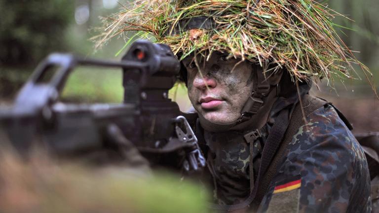 Bundeswehrsoldat bei Grundausbildung