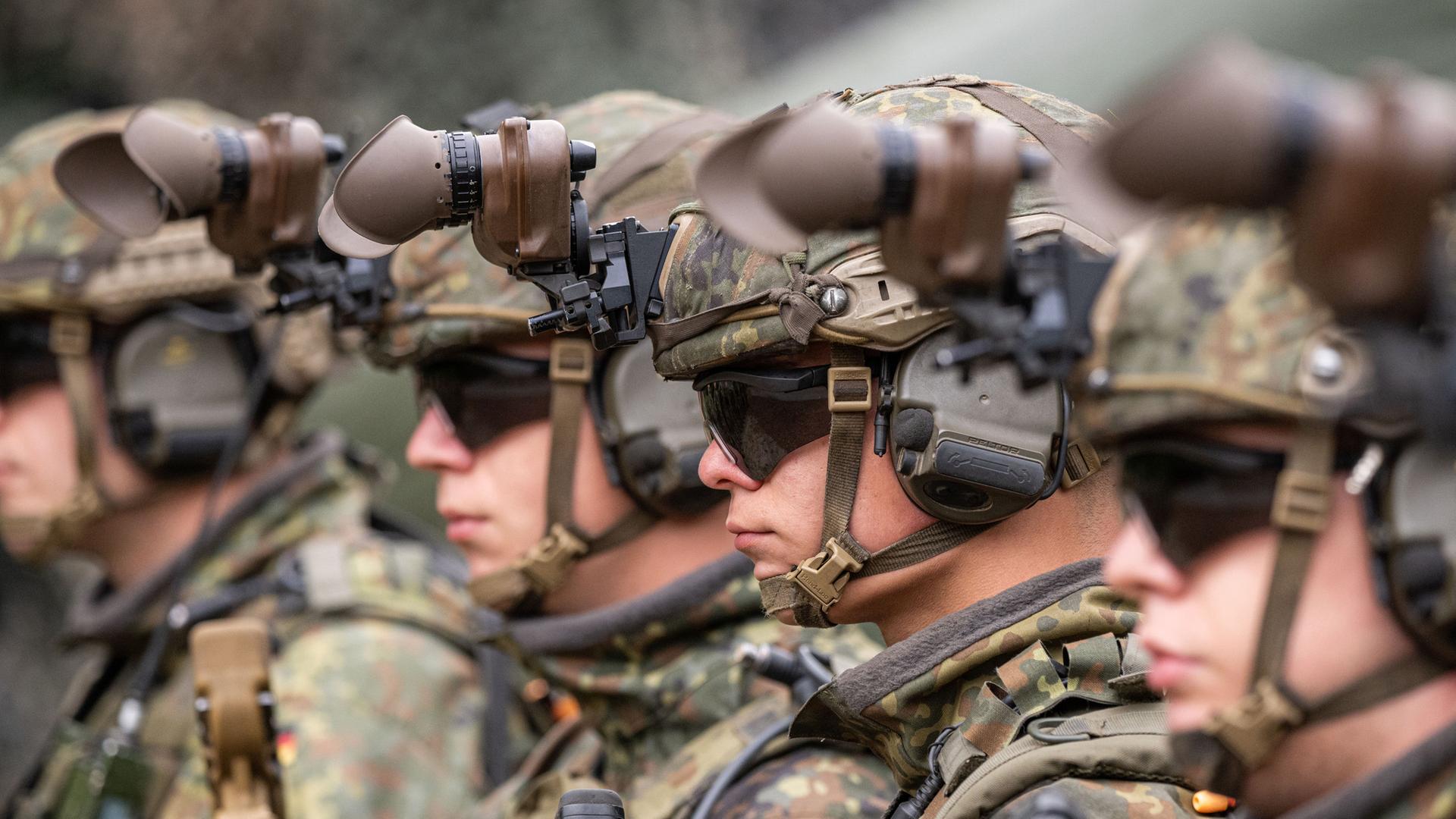 (Archiv) Soldaten der Bundeswehr in Munster.
