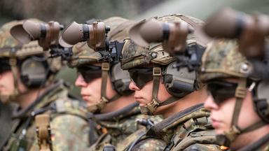 (Archiv) Soldaten der Bundeswehr in Munster.