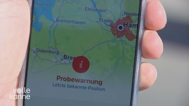 Bundesweiter Warntag: Handy-Display, auf welchem Probewarnung steht.
