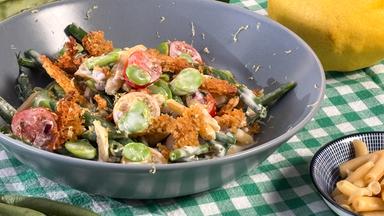 Bunter Bohnensalat mit Parmesan-Streusel