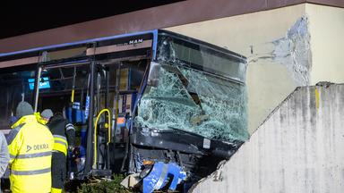 13-jähriges Mädchen stirbt bei schwerem Busunfall in München