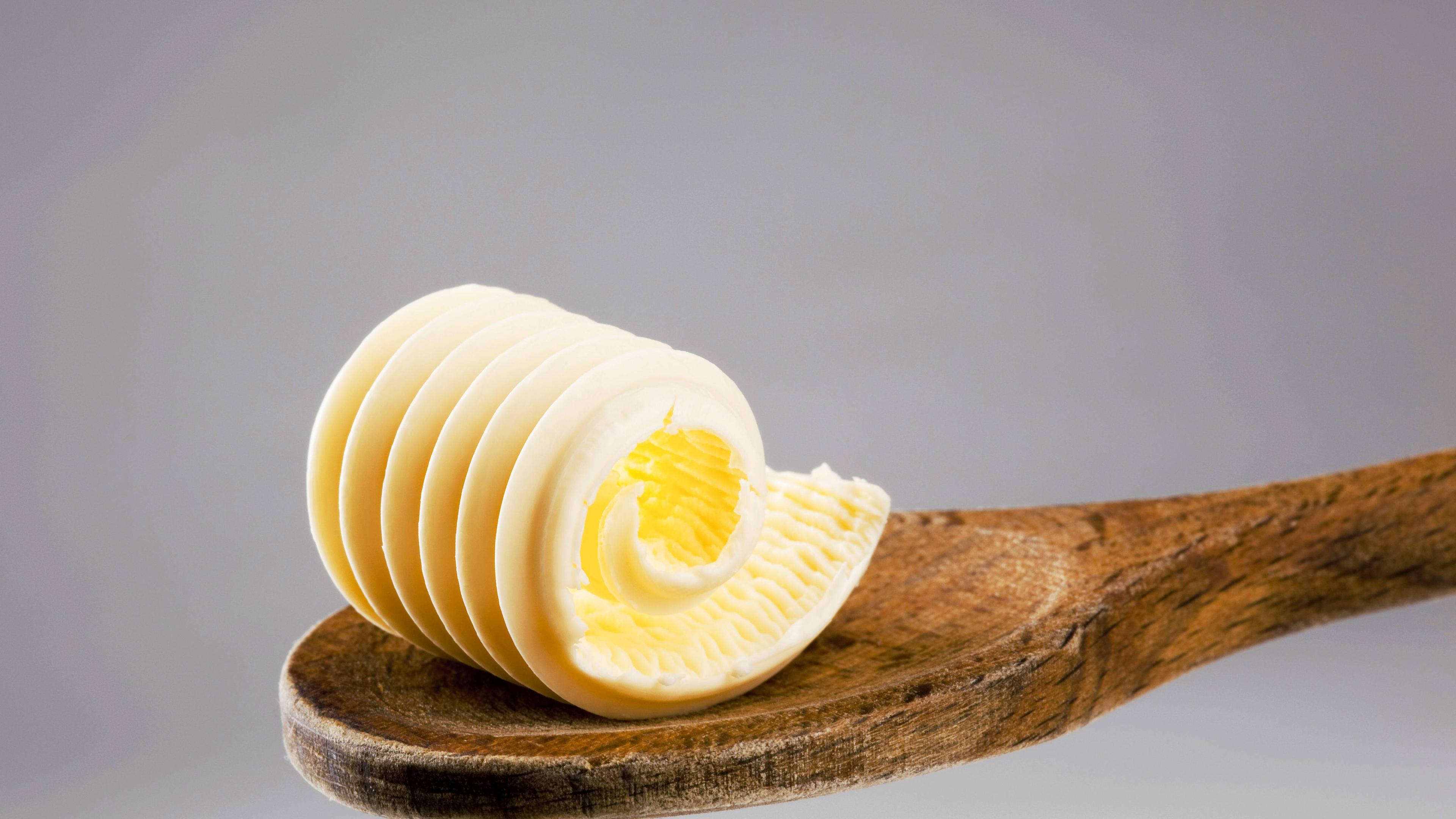 Kochlöffel mit Butter