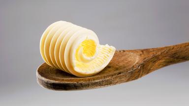 Kochlöffel mit Butter