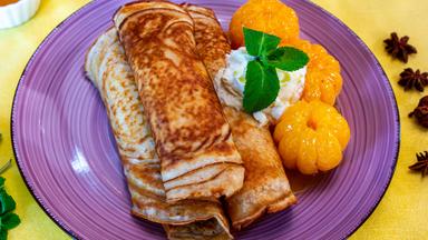 Buttermilch-Plinsen mit Gewürzmandarinen