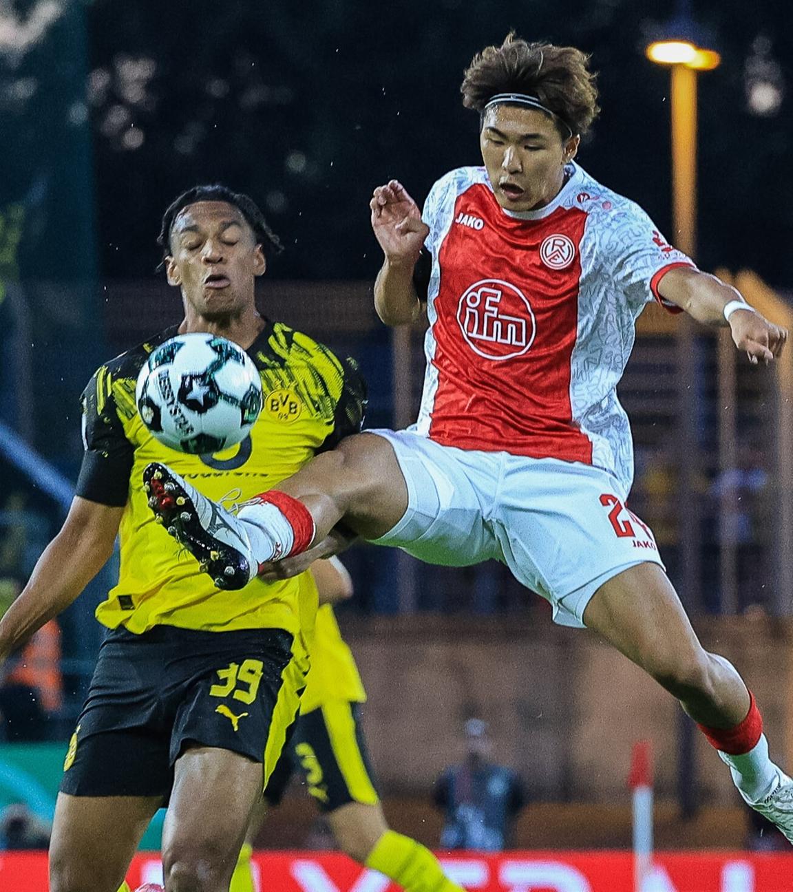 Filippo Mane (Dortmund) und Kaito Mizuta (Essen, rechts).