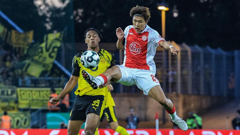 Filippo Mane (Dortmund) und Kaito Mizuta (Essen, rechts).