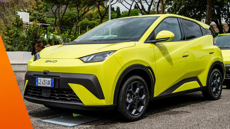 Gelbes BYD E-Auto aus China