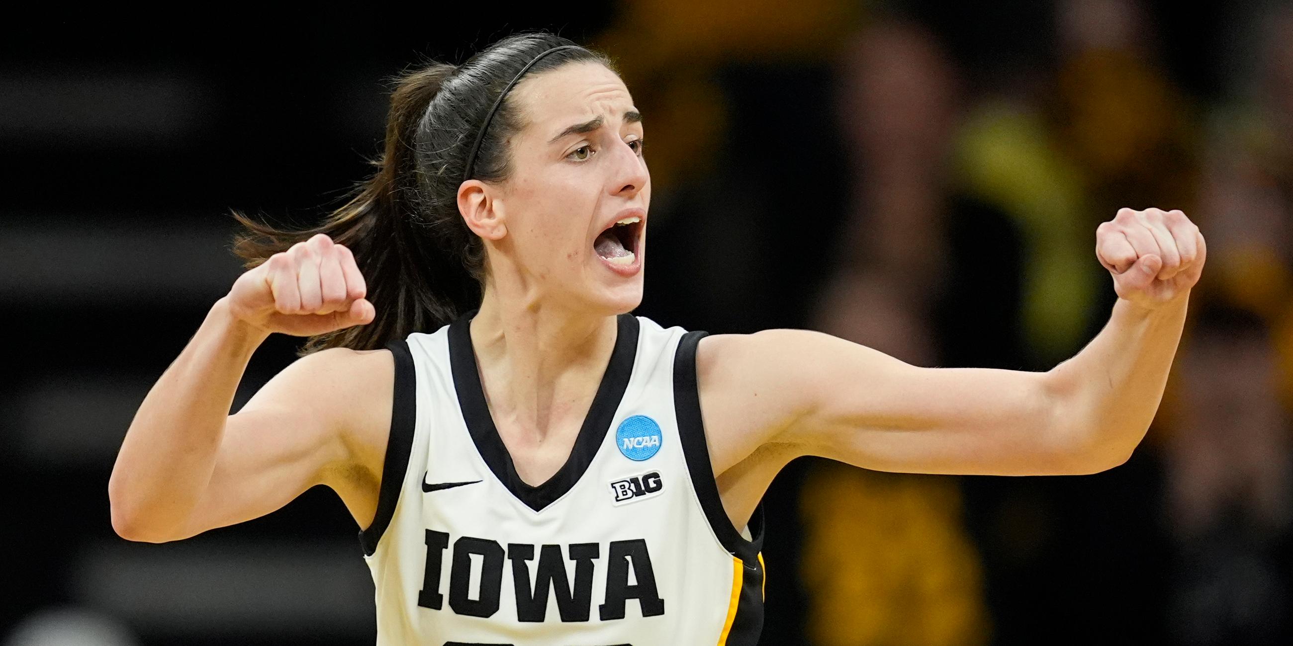 Basketballerin Caitlin Clark in einem Trikot der Iowa Hawkeyes