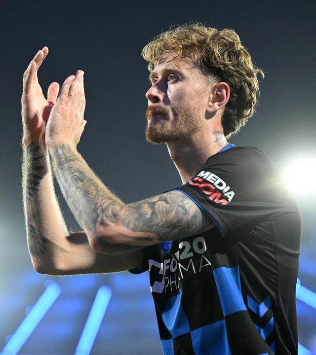 Der deutsche Verteidiger Calvin Brackelmann vom SC Paderborn reagiert während des Rückspiels der Bundesliga-Abstiegsrunde zwischen dem SC Paderborn und dem VfL Wolfsburg am 22.05.2025 in Heidenheim.