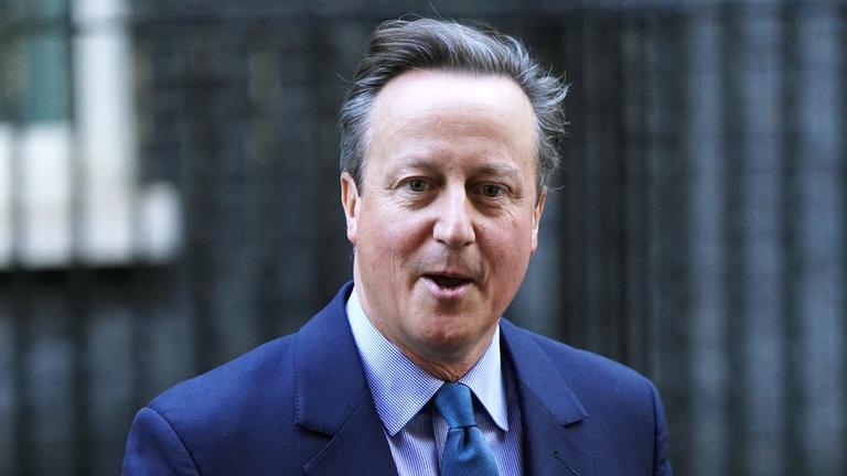 Ex-Premier Cameron verlässt Downing Street 10.