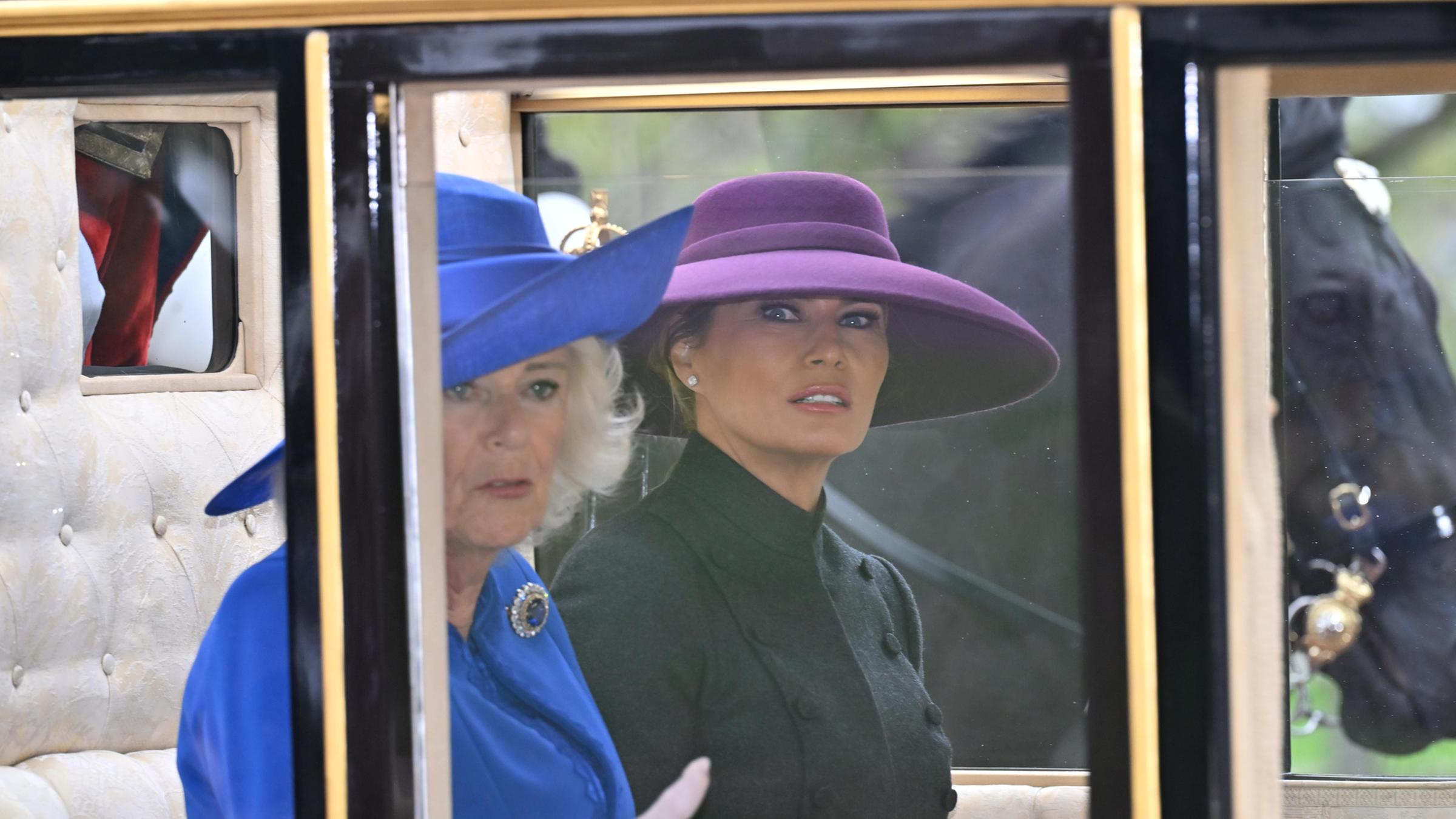 Auch Großritanniens Königin Camilla und US-First Lady Melania Trump legten den Weg nach Schloss Windsor gemeinsam in einer Kutsche zurück. 