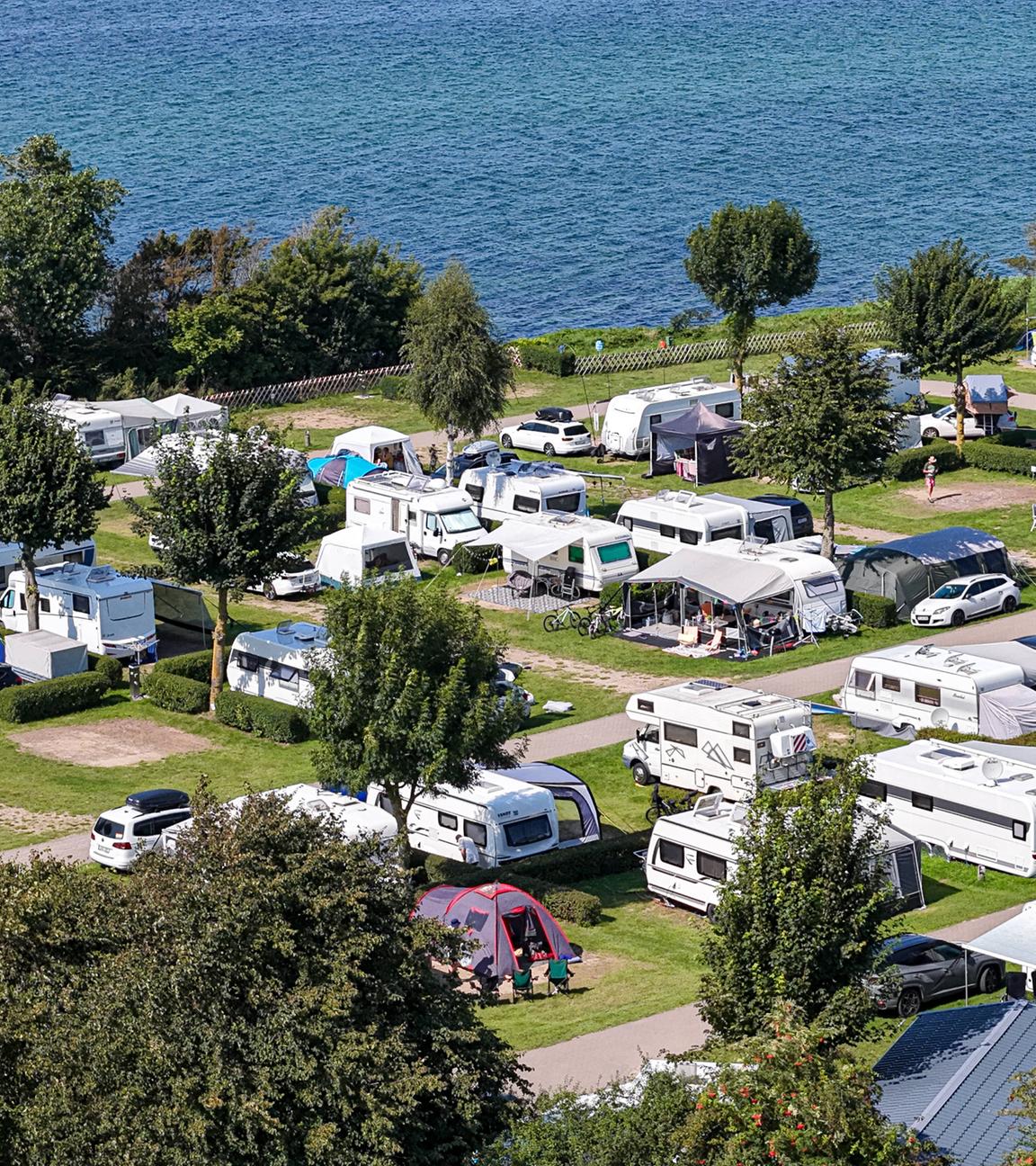 Das Luftbild zeigt den Campingplatz "Ostseecamp Seeblick" bei Rerik, Mecklenburg Vorpommern.