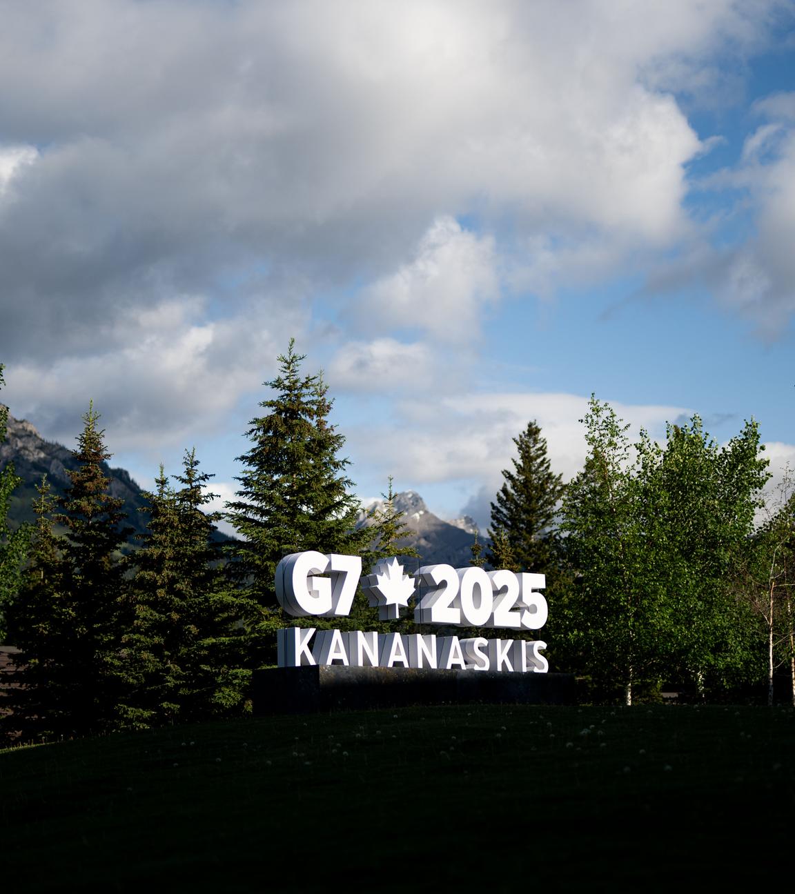 Ein Schild, das für den G7-Gipfel wirbt, ist am 14. Juni 2025 im International Media Centre auf dem Gelände des Banff Centre for Arts and Creativity in Banff, Kanada, abgebildet.