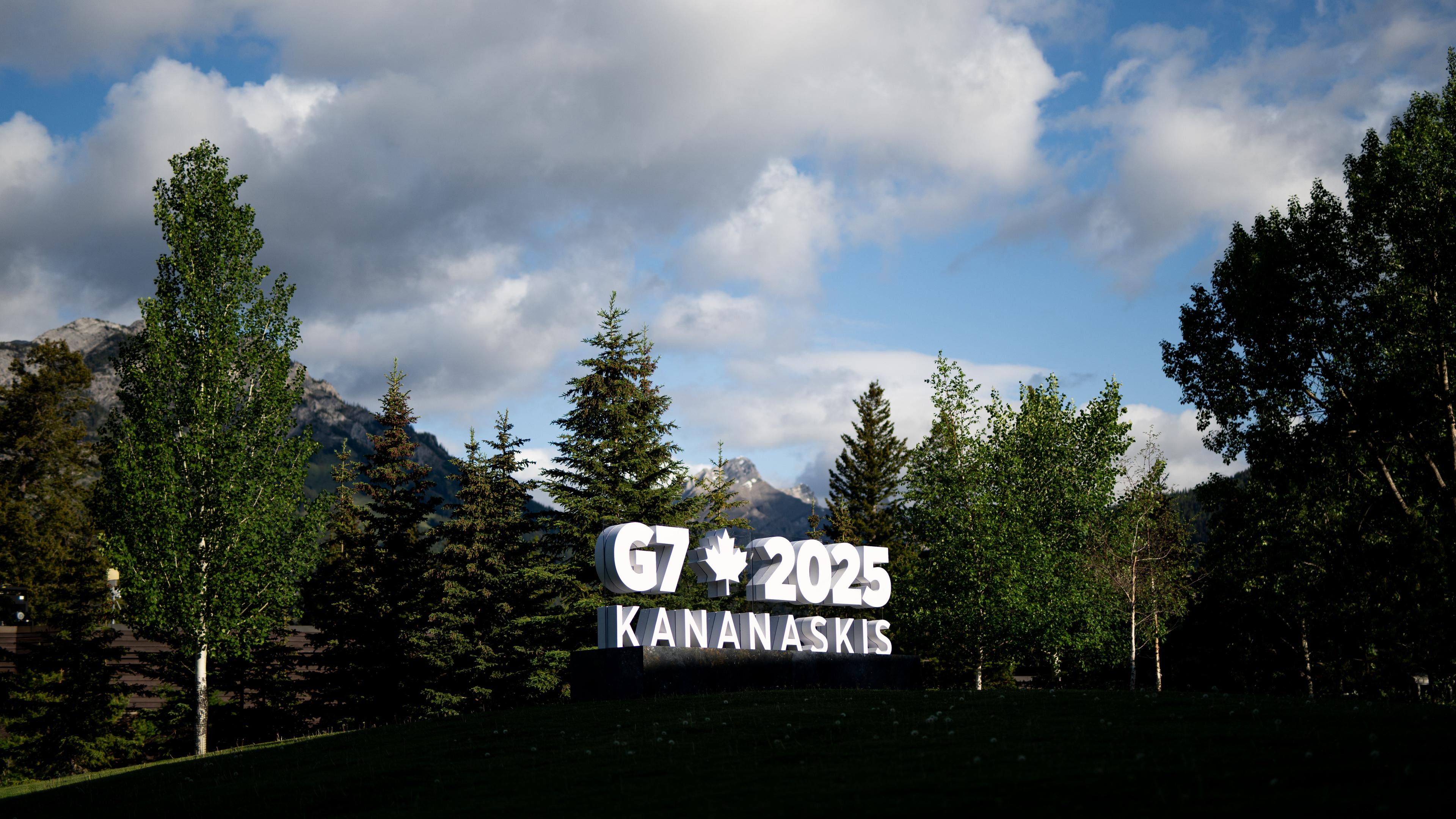 Ein Schild, das für den G7-Gipfel wirbt, ist am 14. Juni 2025 im International Media Centre auf dem Gelände des Banff Centre for Arts and Creativity in Banff, Kanada, abgebildet.