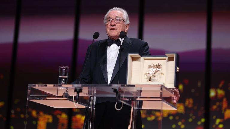 Robert De Niro während der Eröffnungszeremonie der 78. Filmfestspiele von Cannes im Palais de Festival am 13. Mai 2025 in Cannes, Frankreich, eine Ehrenpalme.