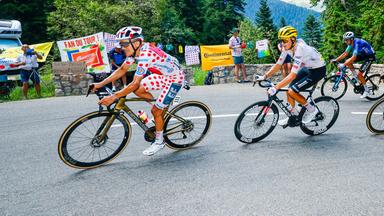 Tour de France 2024, 20. Etappe: Richard Carapaz im Bergtrikot vor Marc Soler