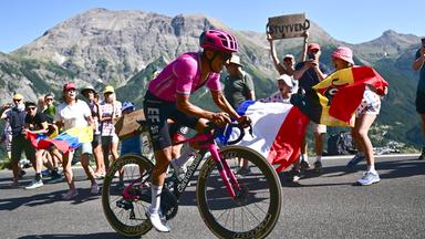 18. Etappe: Richard Carapaz attackiert und gewinnt