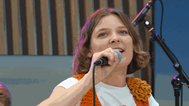 Carla Ahad mit "Blauer Himmel Odyssee"